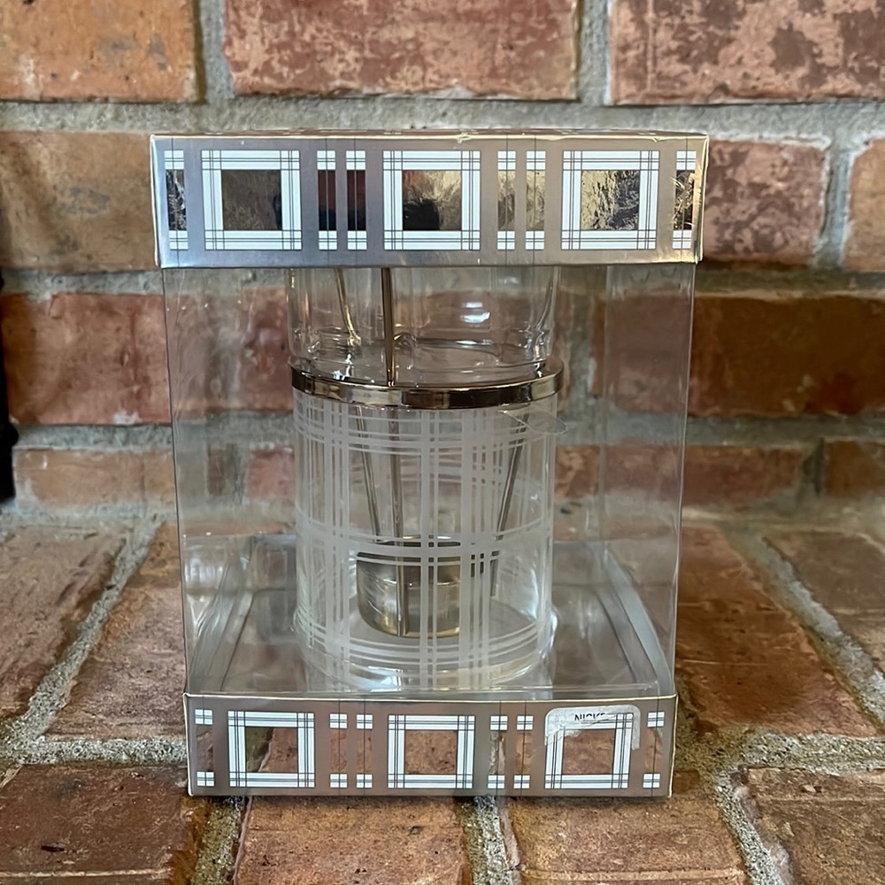 NIB The White Barn Candle Company The Perfect Christmas Oil Warmer